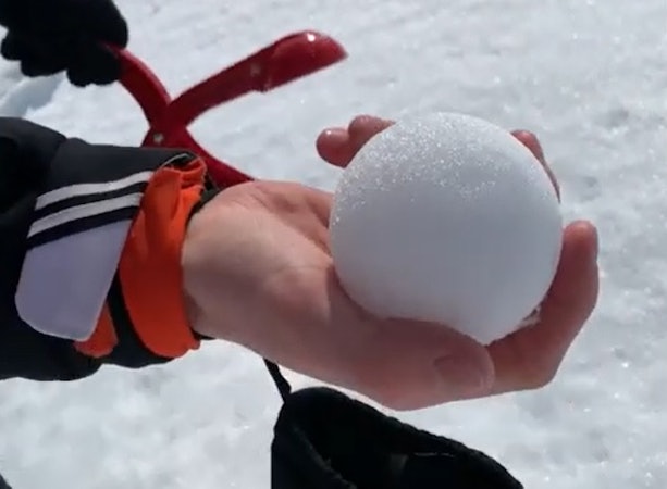 Une pince pour faire de parfaites boules de neige, Vidéo