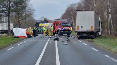 Dode bij ongeval op N18 bij Lievelde, weg voorlopig dicht