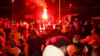 Apeldoorn viert feest op Oranjerotonde na groepswinst op WK