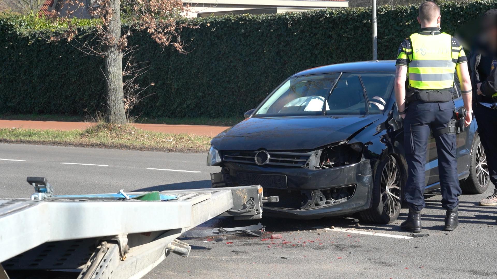 Automobilist Botst Op Achteruitrijdende Vrachtwagen