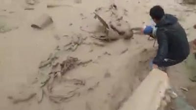 Peruanen redden man uit modderstroom