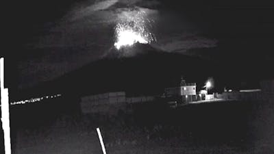 Éruption spectaculaire du volcan Popocatépetl au Mexique