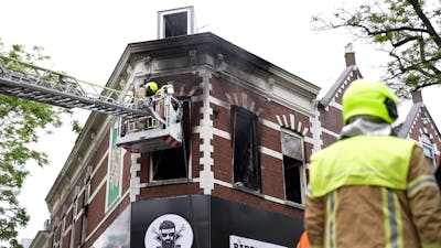 Uitslaande brand in Rotterdam-West, bewoners naar ziekenhuis