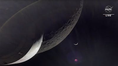 Ruimtevaartuig NASA filmt maan en keert terug naar de aarde