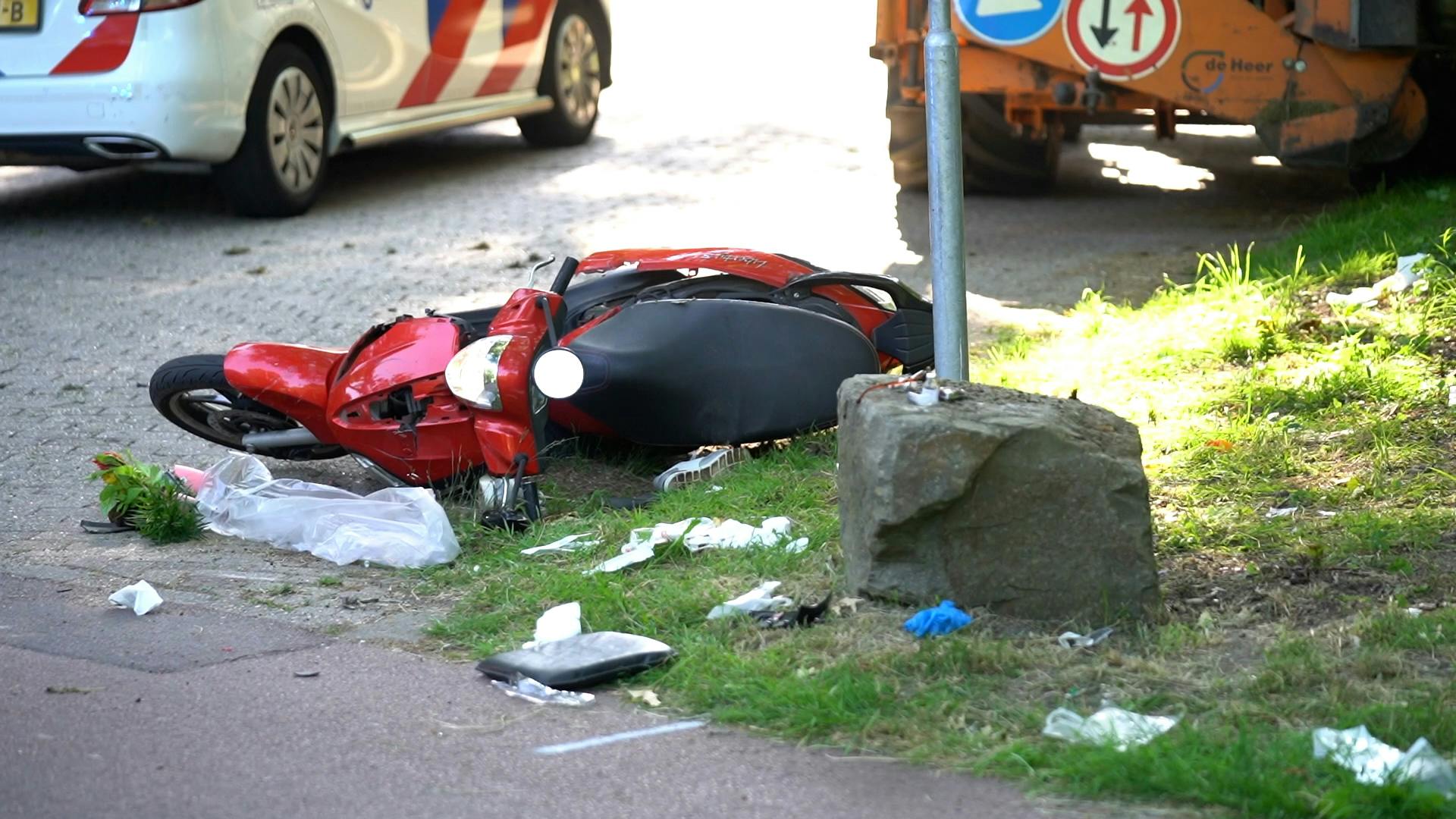 Twee Zwaargewonden Bij Aanrijding Met Scooter En Tractor