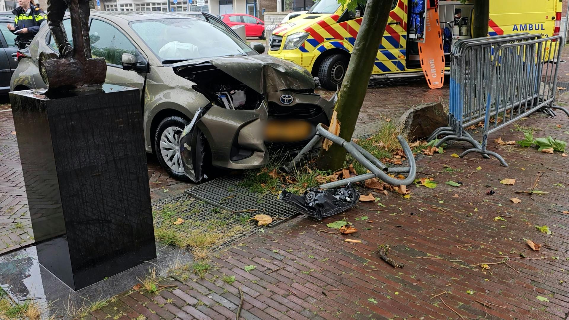 Ouder Stel Botst Frontaal Tegen Boom In Wageningen