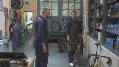 Technische Theo #14: 'Zo zet je toch niet een fiets neer?'
