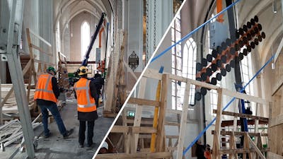Glazen plaat van 3000 kilo in kapel getakeld