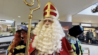 Sinterklaas grijpt winkeldief in woonboulevard Almelo