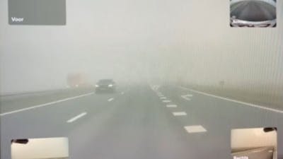 Spookrijder duikt op uit de mist op Tractaatweg
