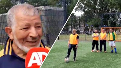 Ibrahim is 80 maar voetbalt nog elke zondag