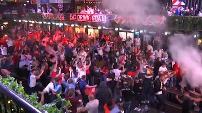 Engelse fans gaan uit hun dak na finaleplaats EK