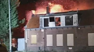 Uitslaande brand verwoest oude boerderij in Zwijndrecht