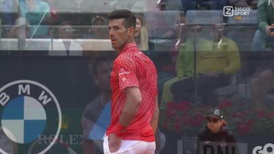 Djokovic woest nadat Norrie tegen zijn benen smasht