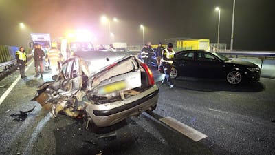 Gladheid op de weg: ravage op A12 na meerdere ongevallen