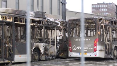 Bussen volledig uitgebrand na brand in Utrechtse remise