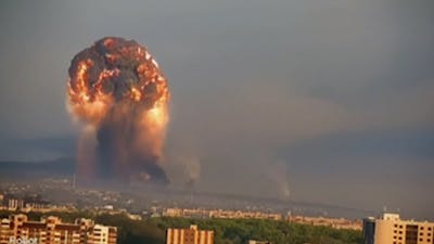 Gigantische vuurbal te zien na explosies in Oekraïense stad