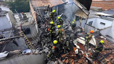 Un avion s'écrase dans un quartier résidentiel de Medellín