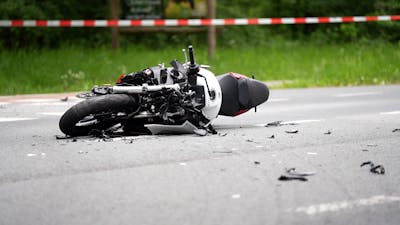 Motorrijder zwaargewond door botsing in Arnhem