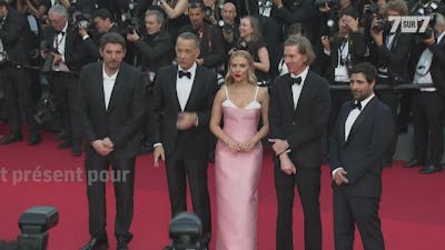 Tom Hanks se dispute sur le tapis rouge de Cannes