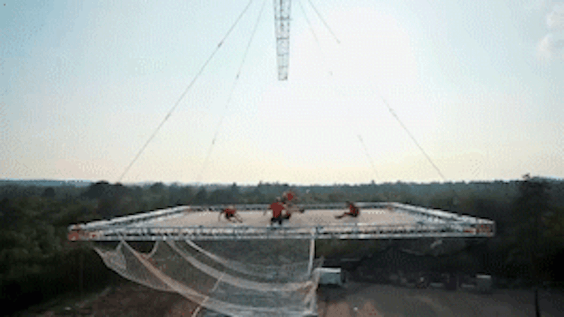 Uitrusting Echt Pionier Adrenalinejunkies bouwen grootste trampoline ter wereld