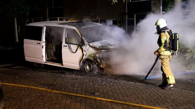 Hevige brand verwoest bestelbus in Kampen