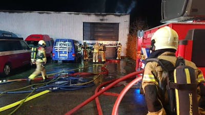 Loods vol campers in brand in Dalfsen