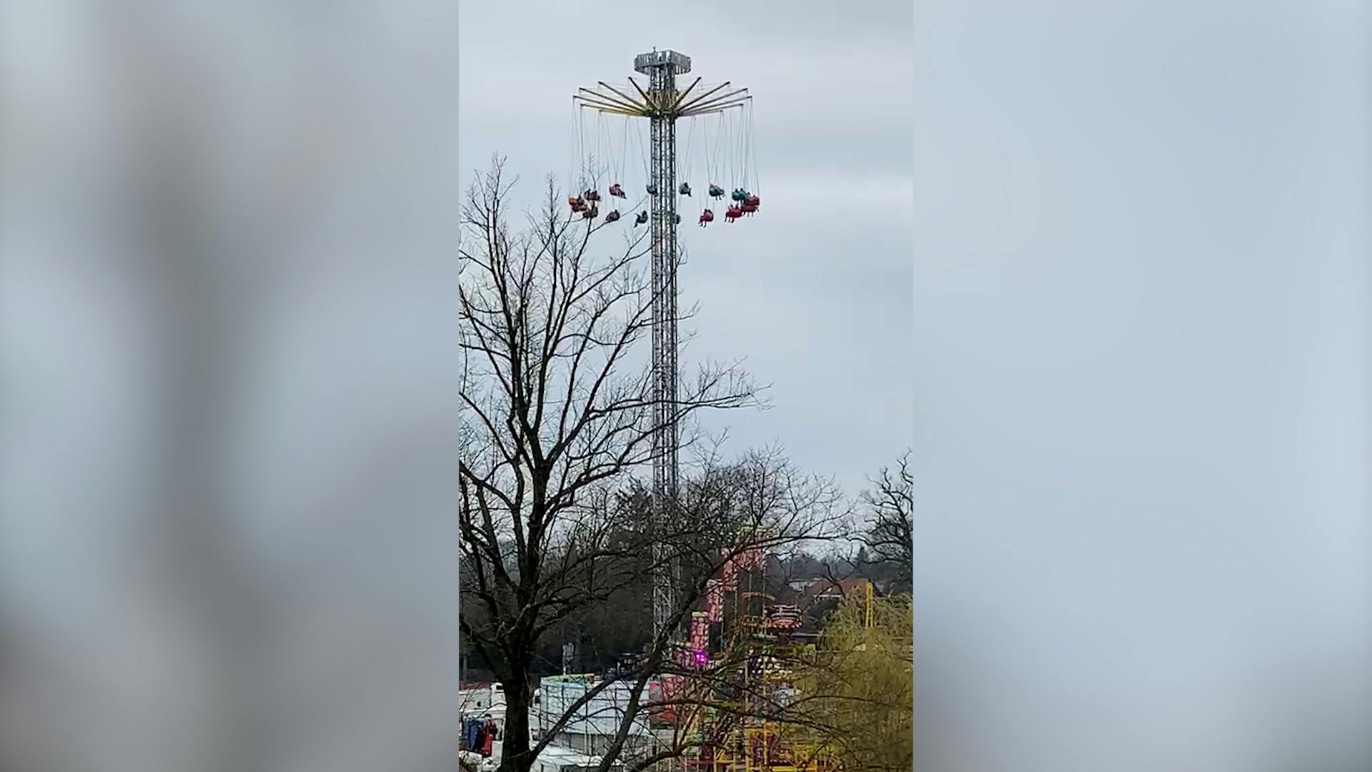 Enschedese Zweefmolen In Storing Met Tientallen Inzittenden