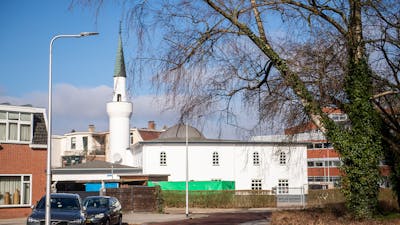 In Almelo klinkt oproep tot gebed uit speakers van de moskee