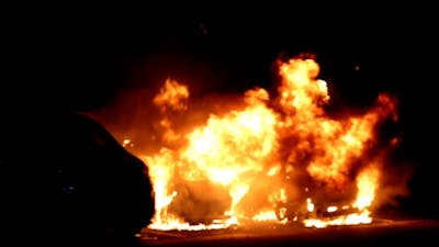 Twee auto's uitgebrand en beschadigd busje in Drunen