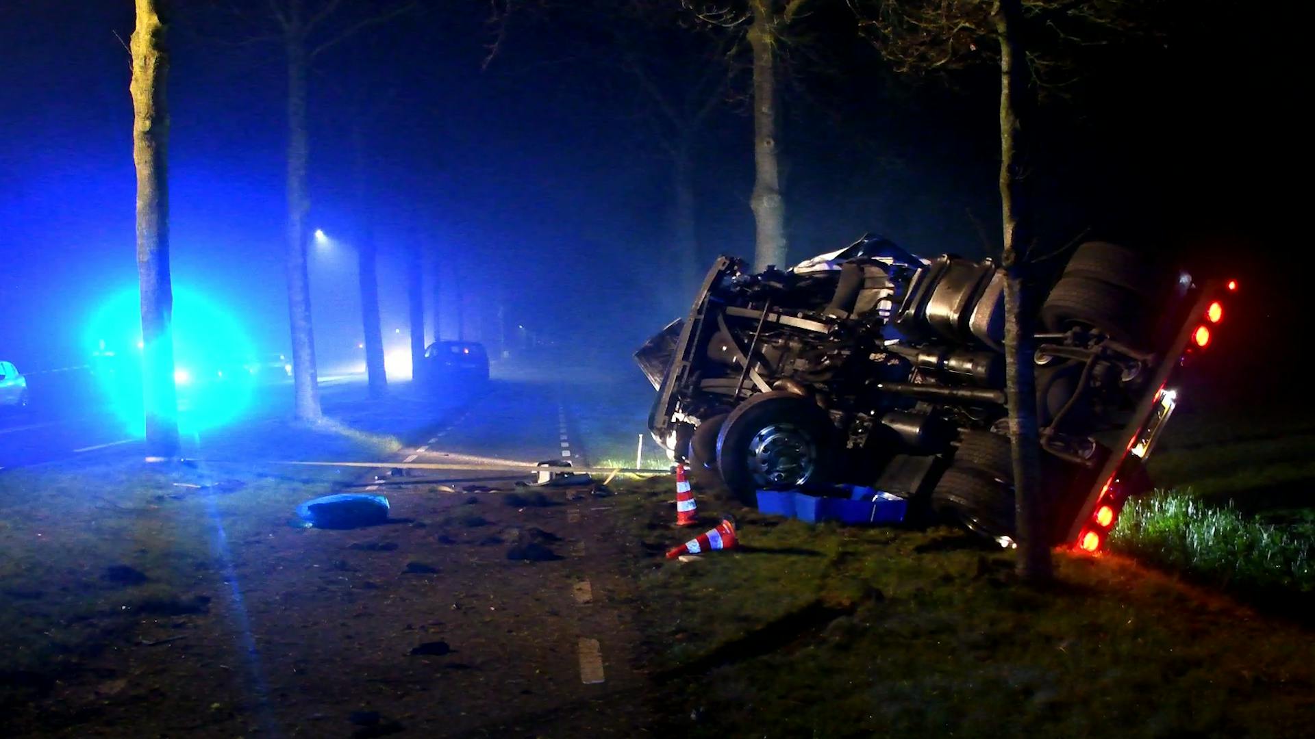 Vrachtwagen En Auto Botsen Op Elkaar Bij Vroomshoop