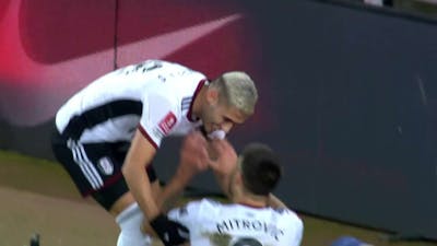 Fulham klopt Sunderland in doelpuntrijke wedstrijd
