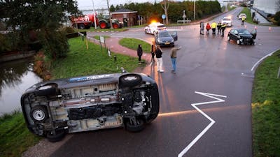 Meerdere gewonden na aanrijding auto met busje in de Lier
