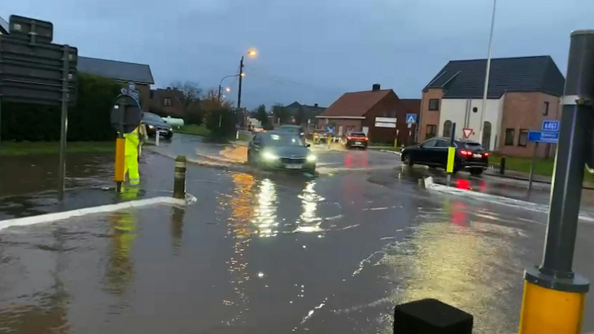 Straten Blank Door Hevige Regenval In Lievegem