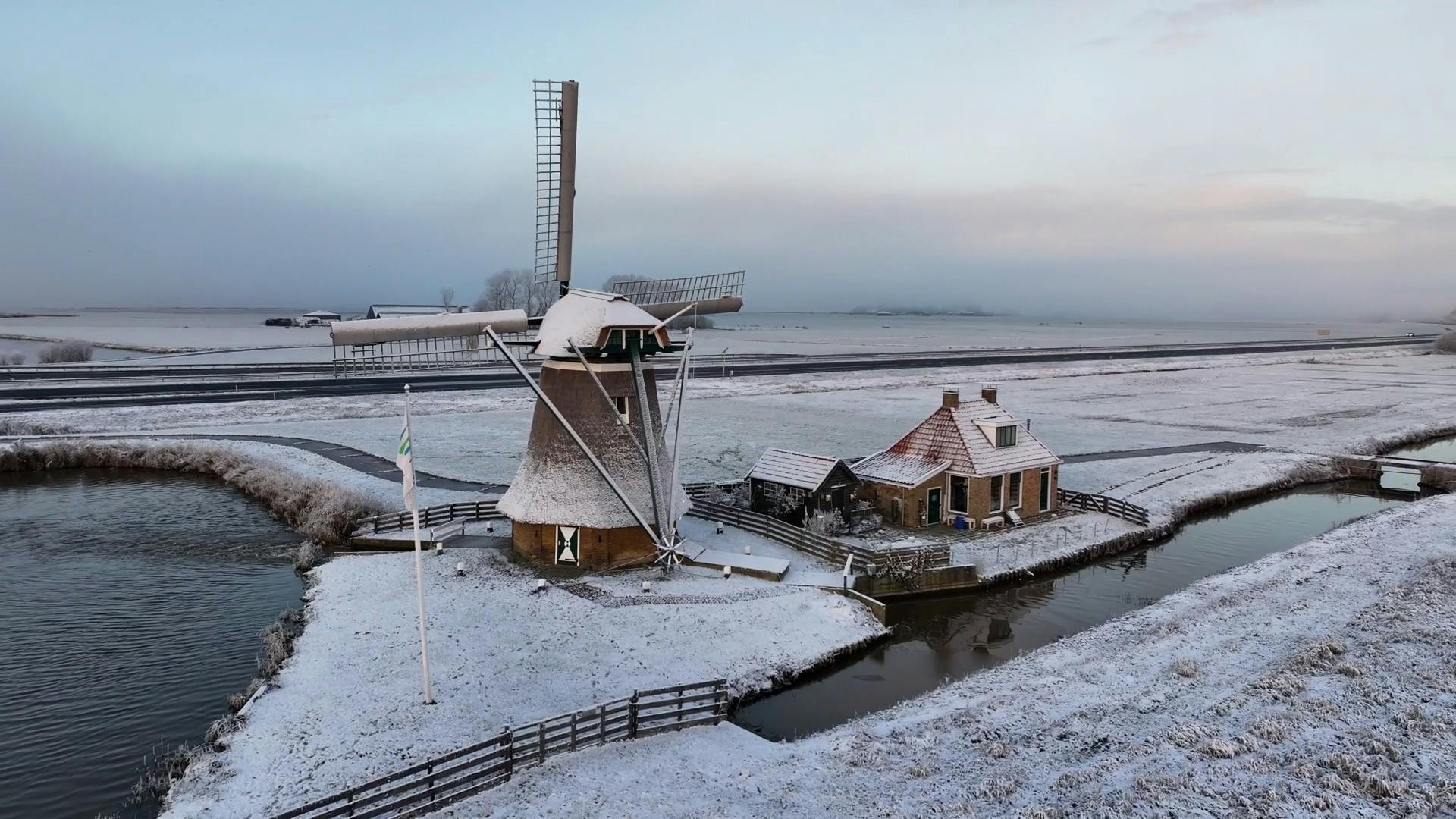 Dronebeelden Tonen Prachtig Winters Landschap In Friesland