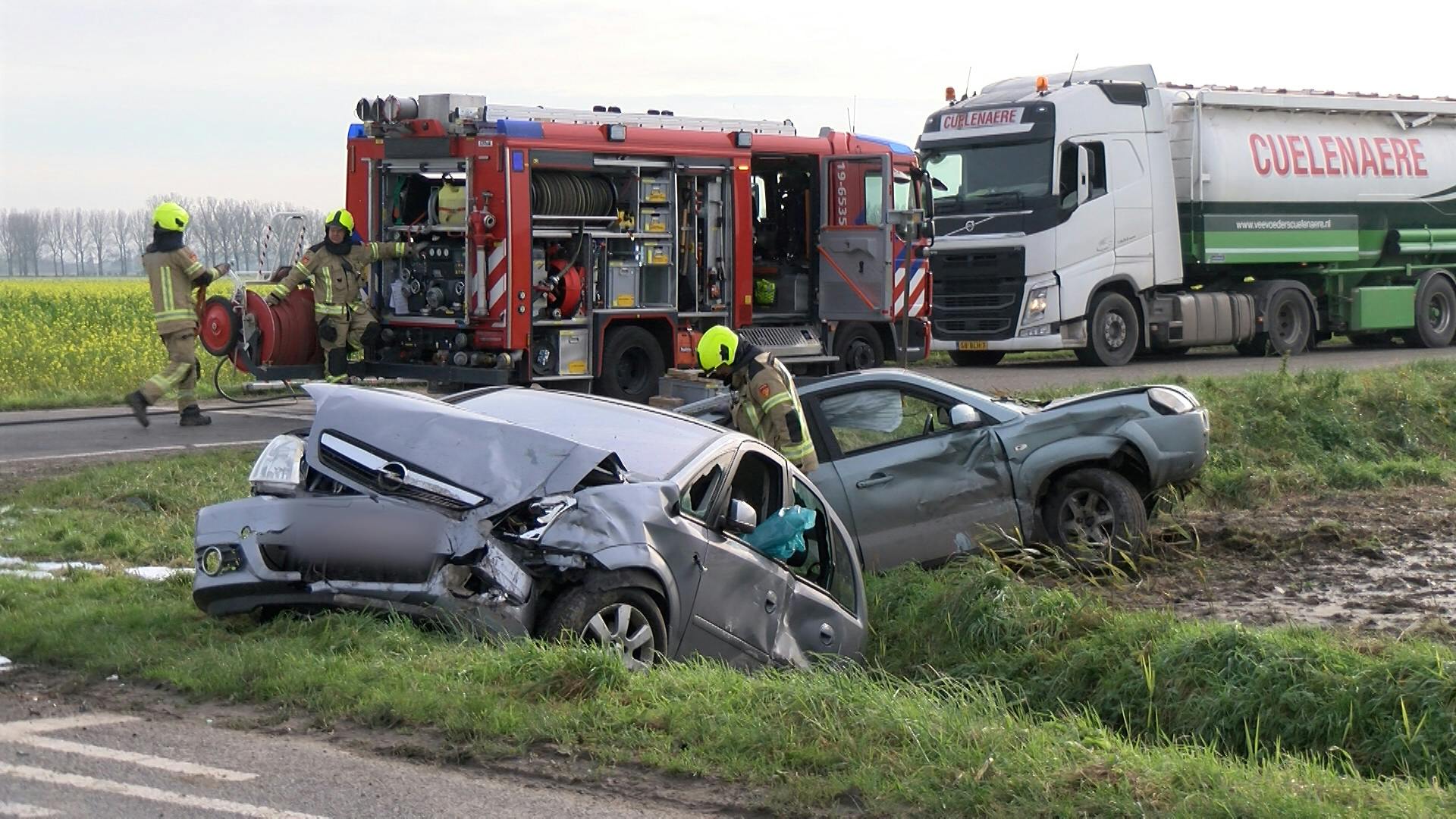 Auto's Botsen En Belanden In Sloot Bij Sint Kruis