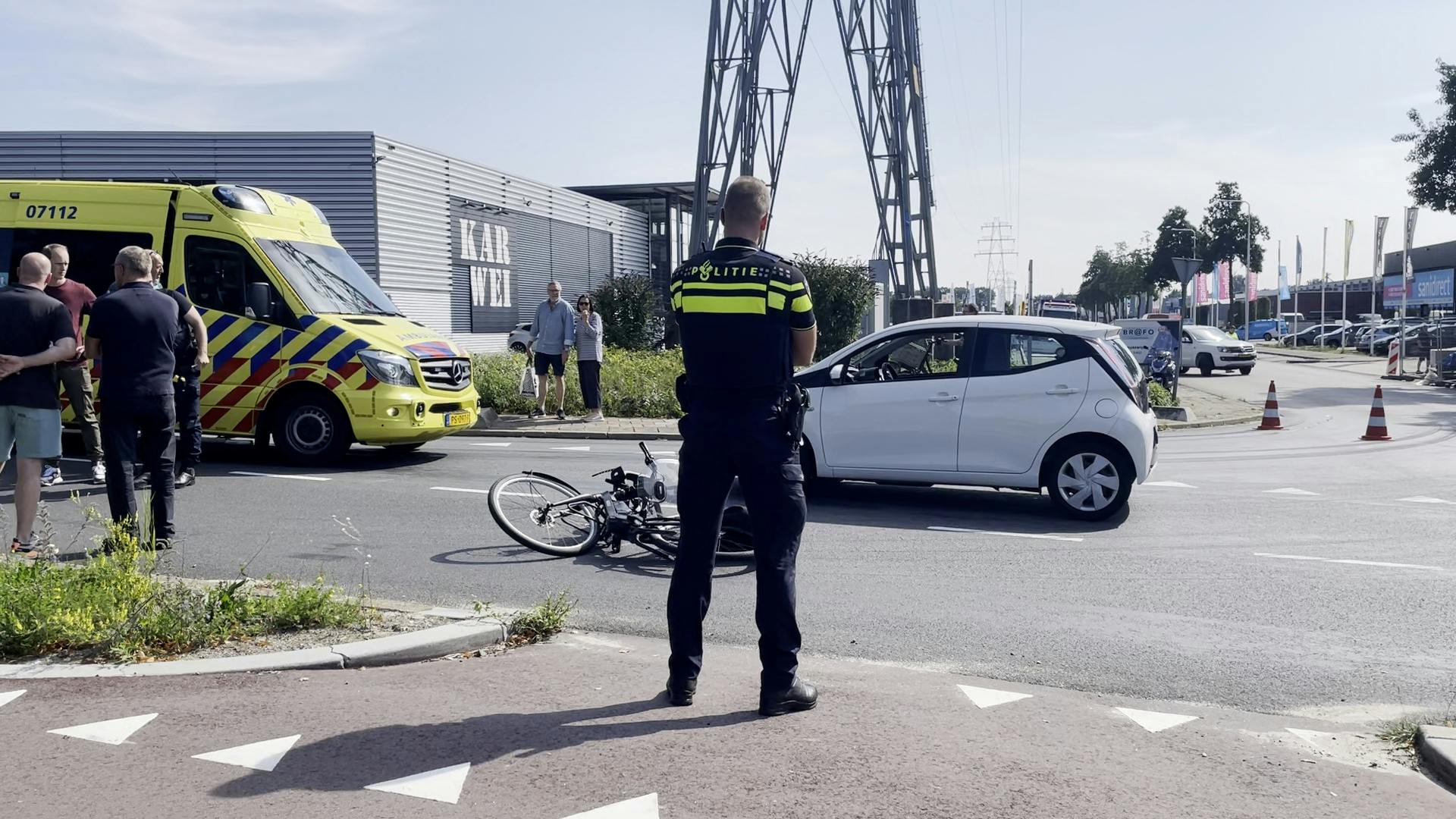 Man En Jong Kind Op Fiets Gewond Bij Aanrijding