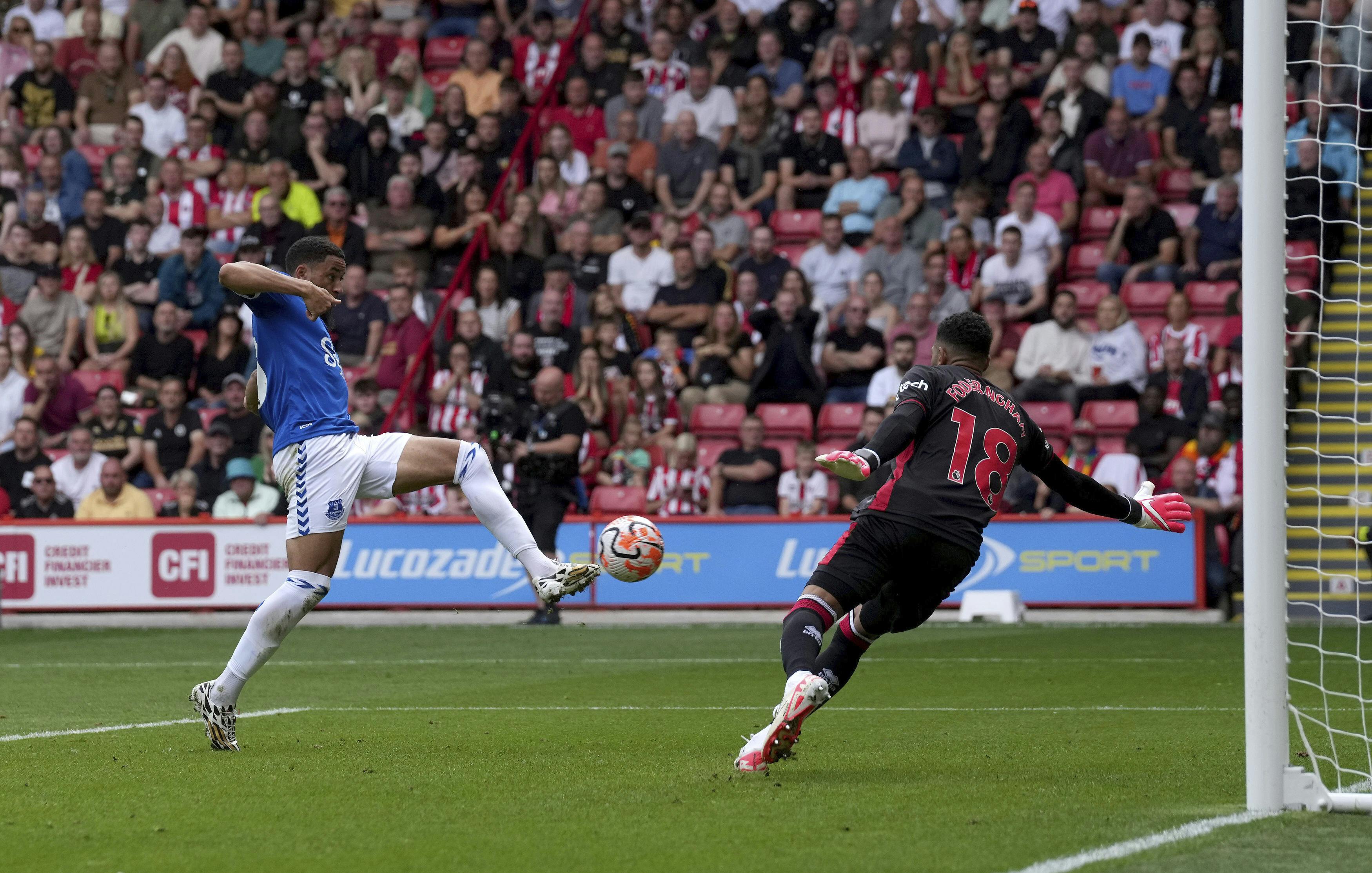 Danjuma maakt eerste goal voor Everton in de Premier League