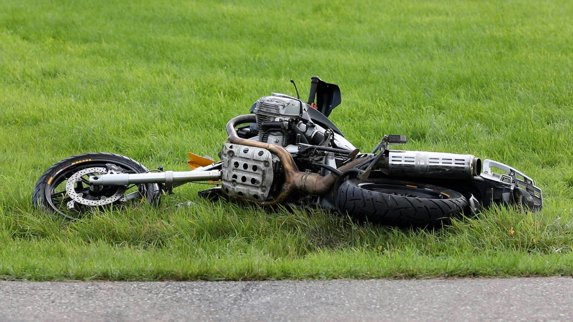 Motorrijder Gewond Na Botsing Met Aanhangwagen In Klarenbeek