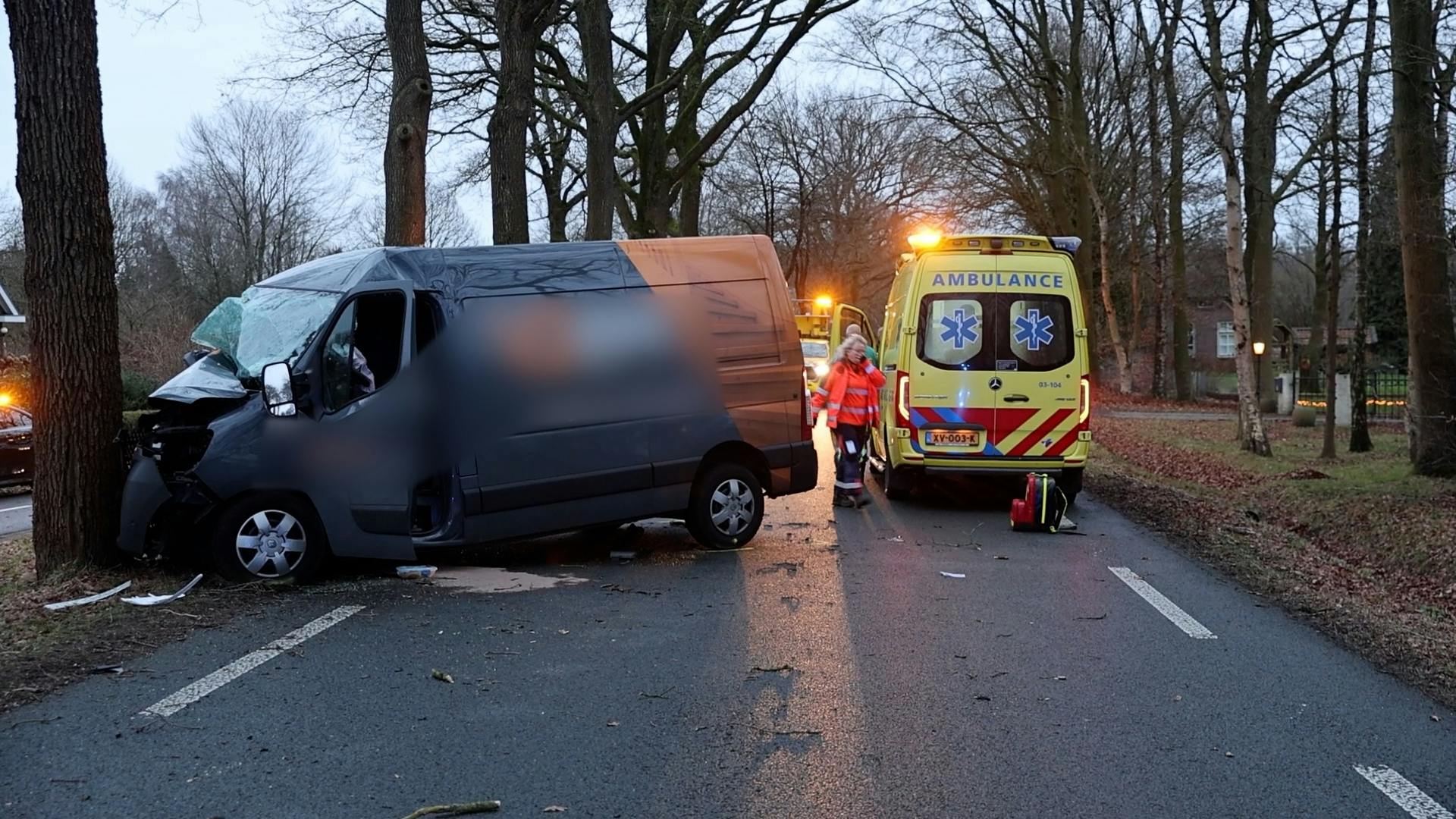 Vrouw Botst Op Boom En Raakt Zwaargewond In Papenvoort