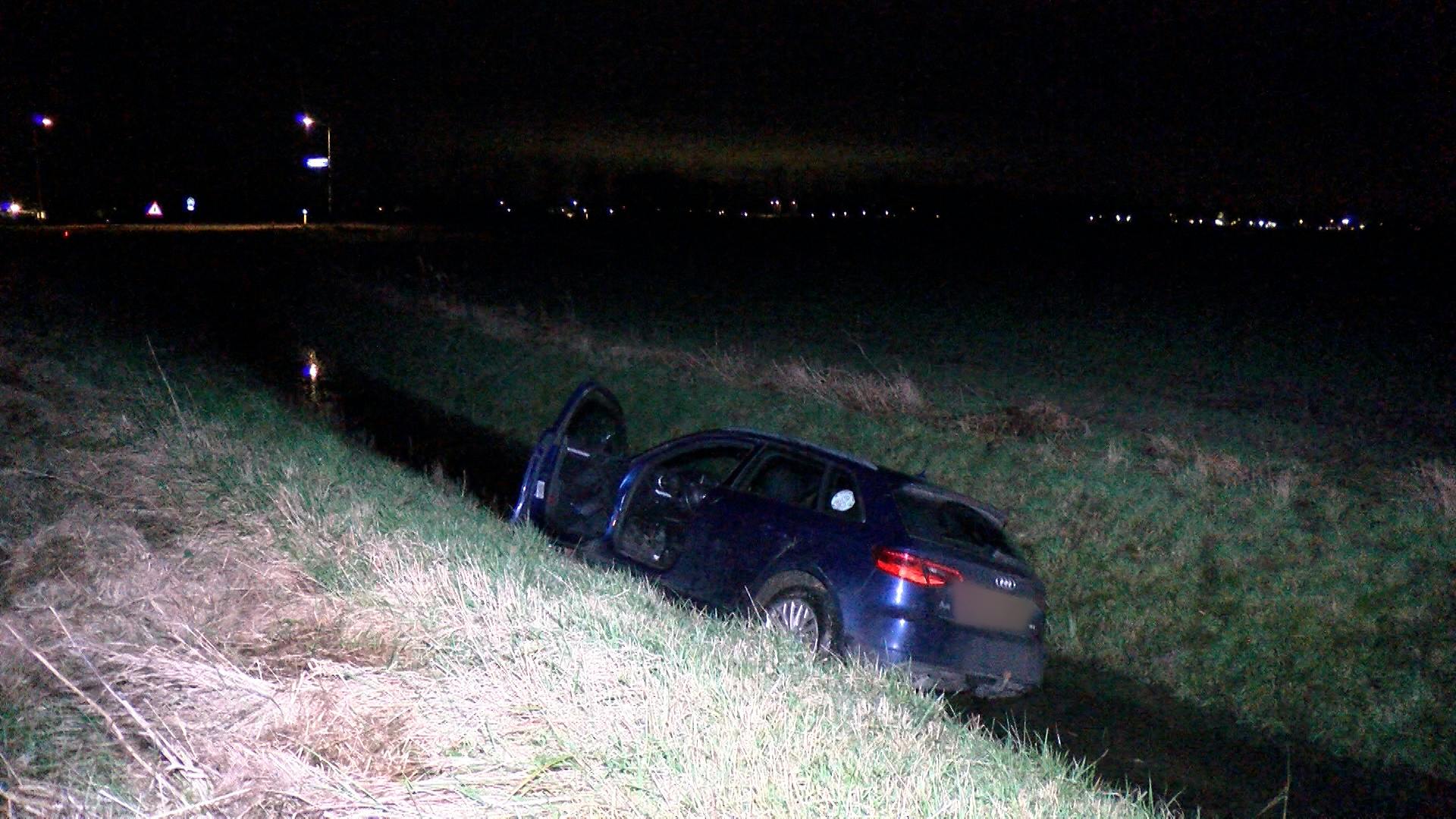 Auto Belandt In Sloot Bij Wilhelminadorp