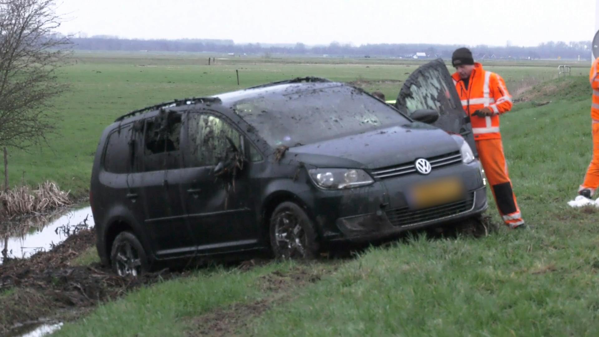 Auto Raakt Van De Weg En Belandt In Sloot Op A28 Bij Nijkerk