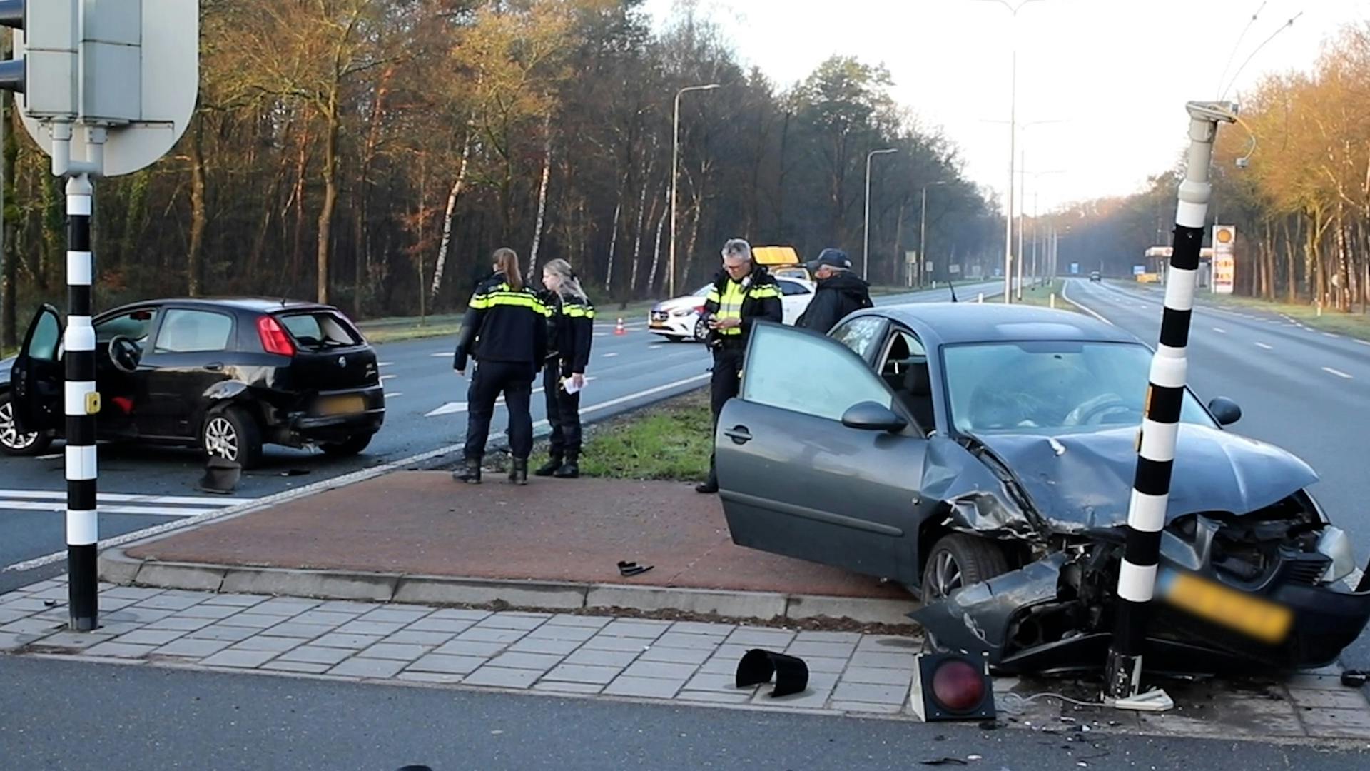 Automobilist Raakt Gewond Bij Kop-staartbotsing In Apeldoorn