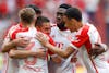 Bayern verslaat Köln en stelt titelfeest Leverkusen uit