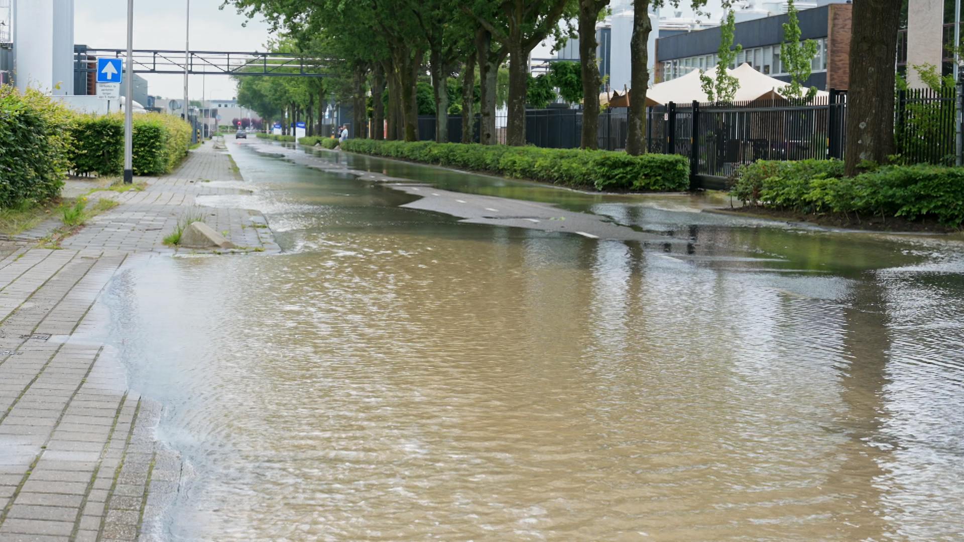 Complete Straat Blank Door Gesprongen Waterleiding